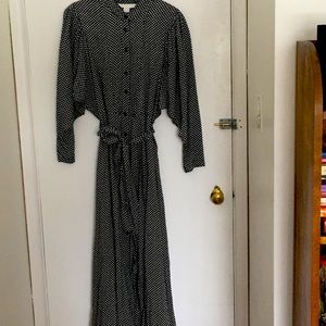 Retro midi length shirt dress.